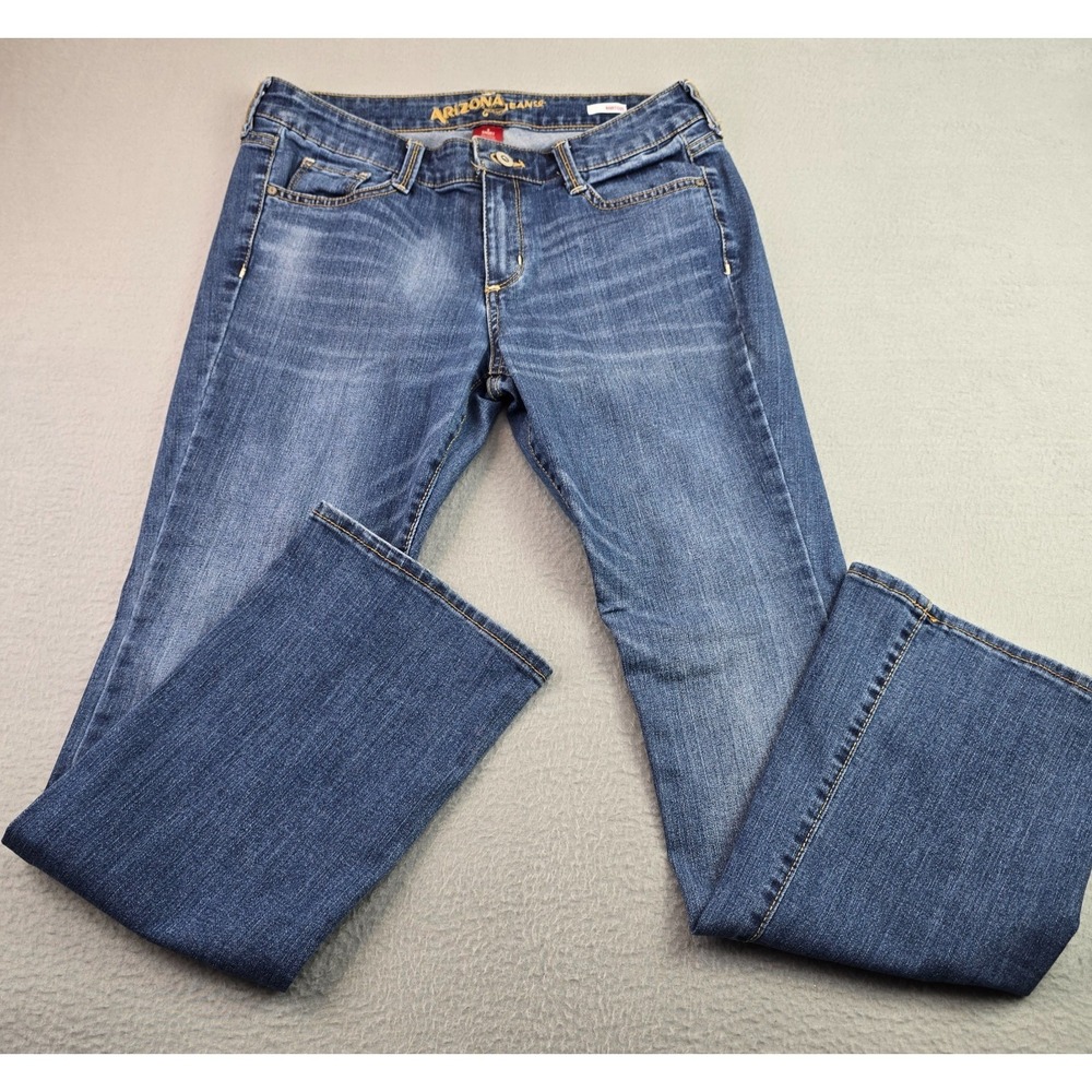 Arizona Jeans Co. Women's Bootcut Stretch Jeans Medium Wash Size 9 Short